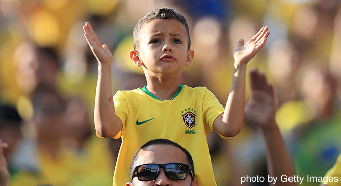 必死の表情で地元ブラジルの勝利を願う【ペルーvsブラジル：GS第3節】
