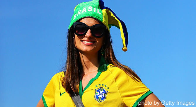 ブラジルカラーを完ぺきに着こなす美女サポーター【ペルーvsブラジル：GS第3節】