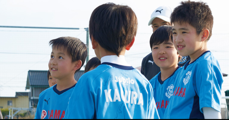サッカーを学ぶ子供たちの素朴な疑問にジュビロ磐田 名波監督が答えます Dメニュースポーツ
