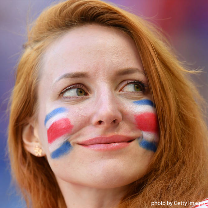 顔にペイントをした女性サポーター コスタリカvsセルビア Gs第1節 写真 18ロシアw杯 サッカー Dメニュースポーツ