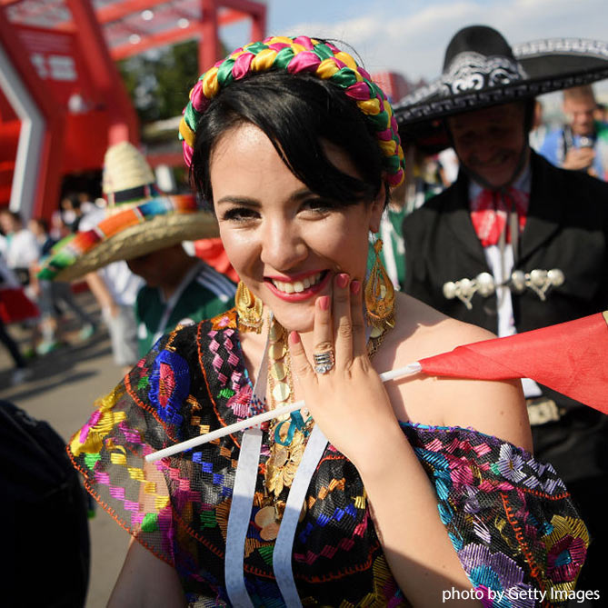 笑顔が素敵な女性サポーター【ドイツvsメキシコ：GS第1節】