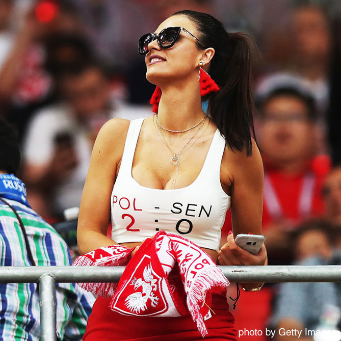 ポーランドの2対0での勝利を予想する艶やか女性ファン！【ポーランドvsセネガル：GS第1節】