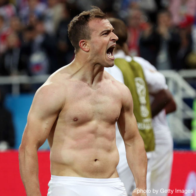 逆転ゴールのシャキリは興奮のあまり上半身裸に セルビアvsスイス Gs第2節 写真 18ロシアw杯 サッカー Dメニュースポーツ