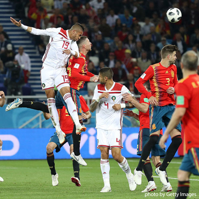 エンネシリの打点の高いヘディングシュートがゴールネットを揺らしてモロッコが勝ち越し スペインvsモロッコ Gs第3節 写真 18ロシアw杯 サッカー Dメニュースポーツ