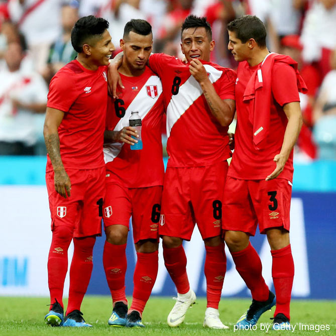 ペルー40年ぶりのW杯勝利に涙を見せるクエバ【オーストラリアvsペルー：GS第3節】