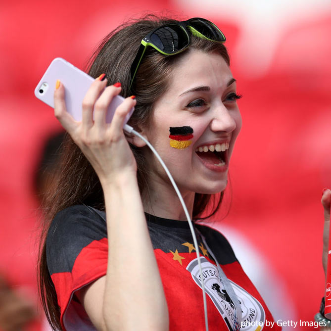 笑顔がキュートな女性サポーター【韓国vsドイツ：GS第3節】