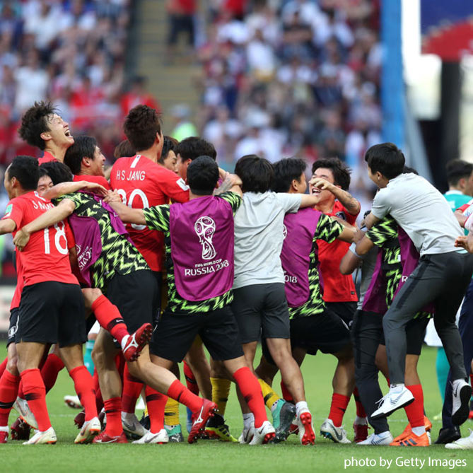 得点にベンチの選手も一緒に喜びを爆発【韓国vsドイツ：GS第3節】