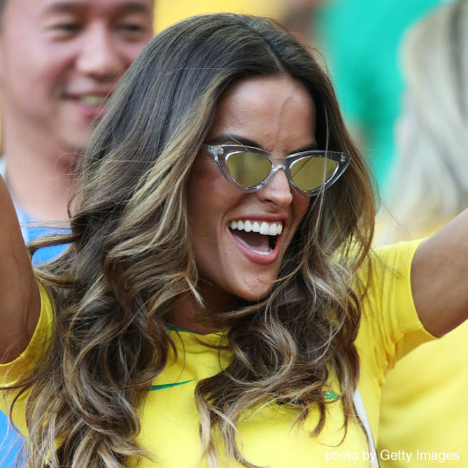 試合前からテンションを上げる女性サポーター セルビアvsブラジル Gs第3節 写真 2018ロシアw杯 サッカー Dメニュースポーツ