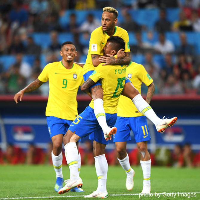 先制点を喜ぶブラジル選手たち【セルビアvsブラジル：GS第3節】