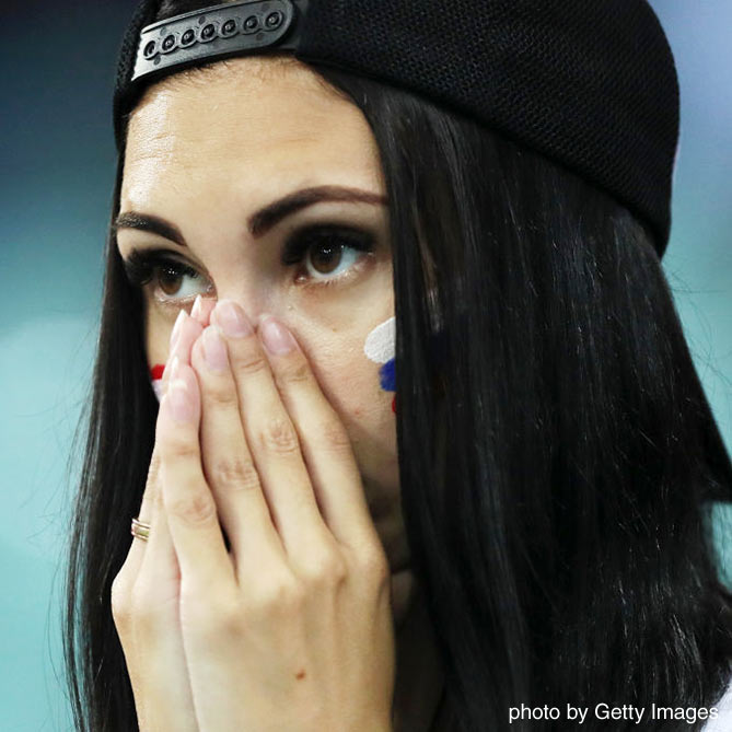 ロシア敗戦に涙する女性サポーター【ロシアvsクロアチア：準々決勝】