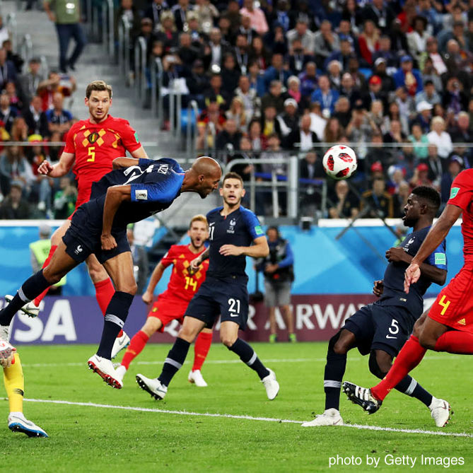 ベルギーの猛攻を弾き返すフランスディフェンス フランスvsベルギー 準決勝 写真 18ロシアw杯 サッカー Dメニュースポーツ